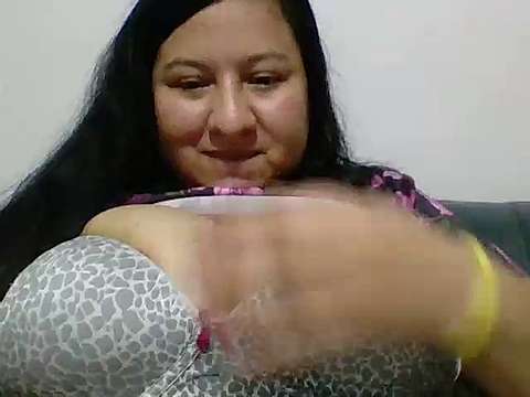 Live sex webcam photo for Tharaa_muslim #244366722