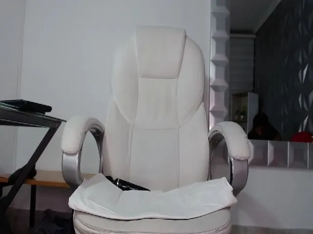 Live sex webcam photo for Roxaneharper #263960808