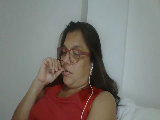 Live sex webcam photo for SweetLola01 #256658460