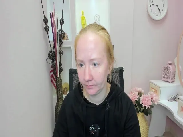 Live sex webcam photo for StunningKelly #254719937