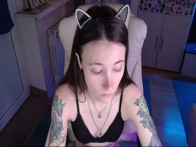 Live sex webcam photo for KeyshaLush #258541233