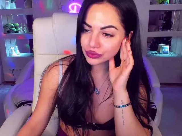 Live sex webcam photo for RayLenee #240921894
