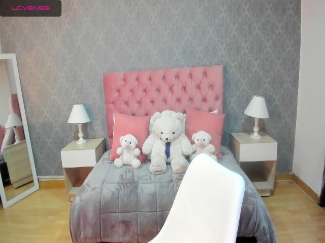 Live sex webcam photo for Ailin_8 #264411900