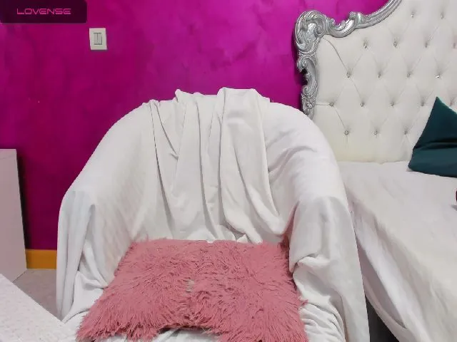 Live sex webcam photo for AimeeTeen #252776129