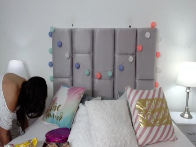 Live sex webcam photo for Mia_thompsons #253761593