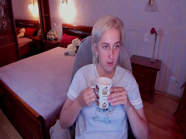 Live sex webcam photo for VictoriaJons5 #261214946