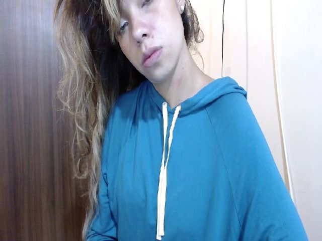 Live sex webcam photo for LaraSmiith_ #264214690