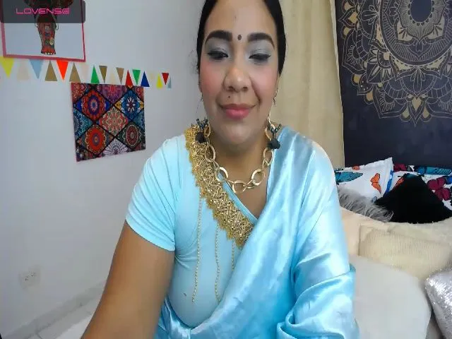 Live sex webcam photo for IndianMama #261369426