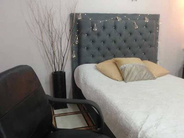 Live sex webcam photo for alanajones #241077542