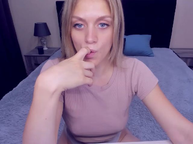 Live sex webcam photo for MeganKind #254741595