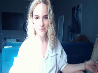 Live sex webcam photo for EMMA_U2 #251885738