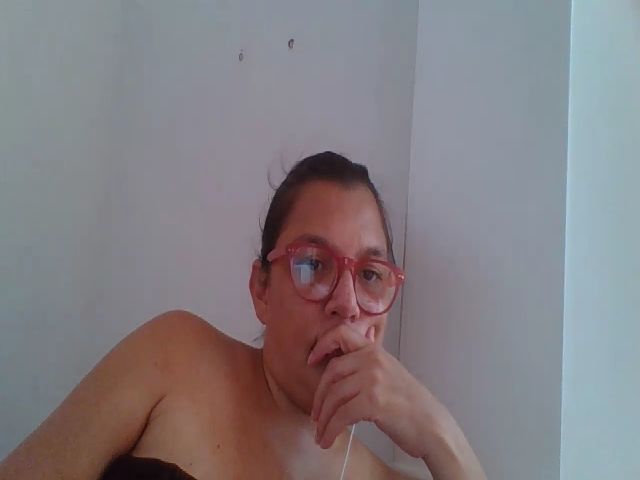 Live sex webcam photo for SweetLola01 #265131548