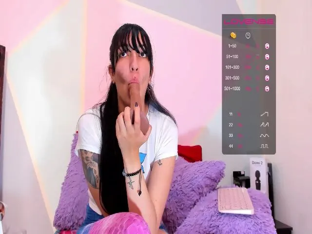 Live sex webcam photo for Violetatoo #259789001