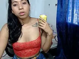 Live sex webcam photo for pau_more13 #245077391