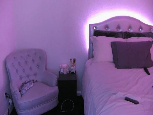 Live sex webcam photo for MeganMaxine #254072880