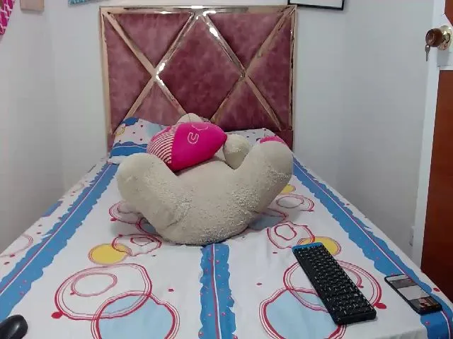 Live sex webcam photo for DianaRubi_ #257160480