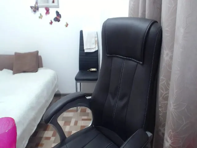 Live sex webcam photo for HereisChelsea #256428201