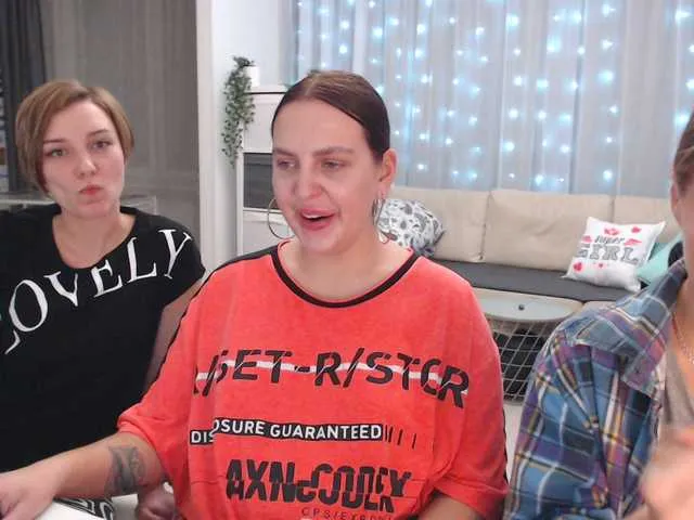 Live sex webcam photo for BugaGirls #241049321