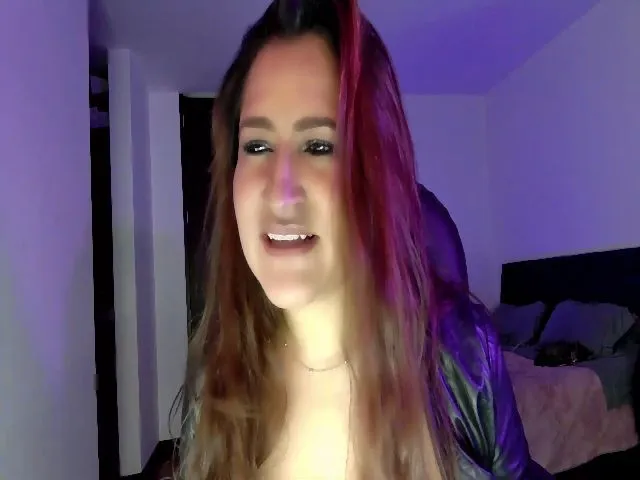 Live sex webcam photo for DeesseLuxure #261192034