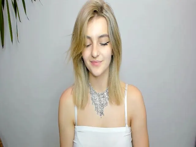 Live sex webcam photo for HelelGretta #256409010