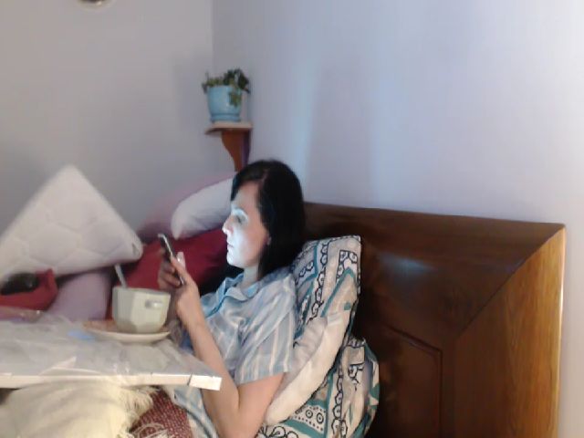 Live sex webcam photo for isabellazee2 #252960507