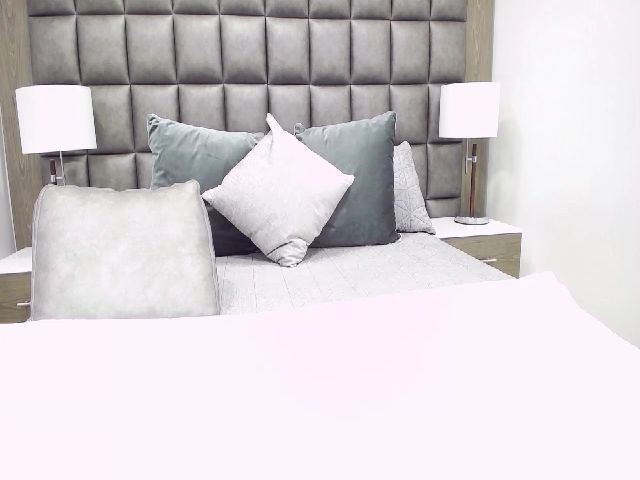 Live sex webcam photo for GracieSmalls #264143401