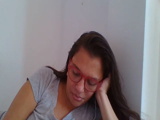 Live sex webcam photo for SweetLola01 #253115087