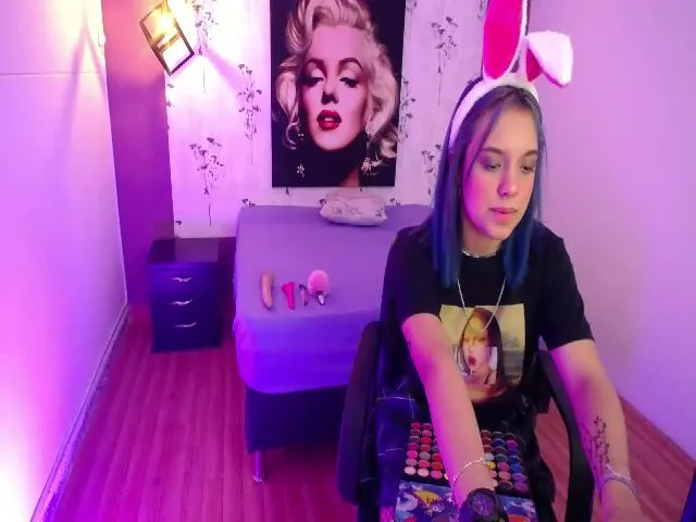 Live sex webcam photo for Spaaarkie #255353347
