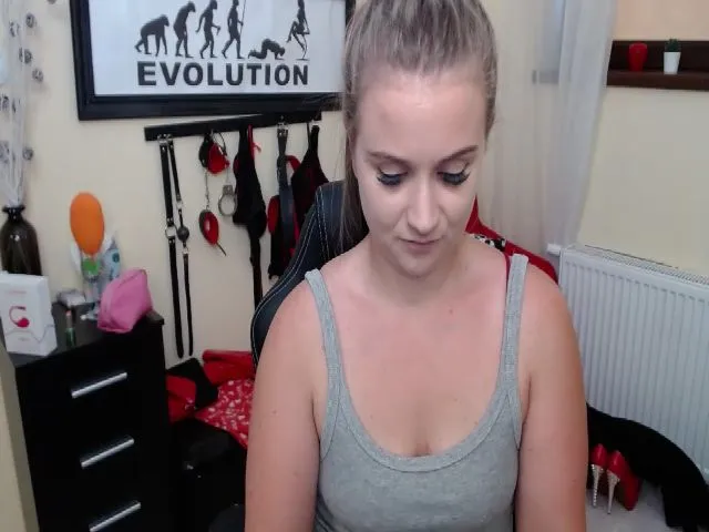 Live sex webcam photo for DREAMxLisa #258548595