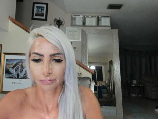 Live sex webcam photo for adrianna_fox #287953091