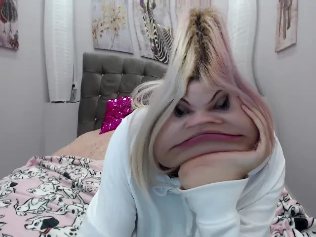 Live sex webcam photo for Helokit #256676700