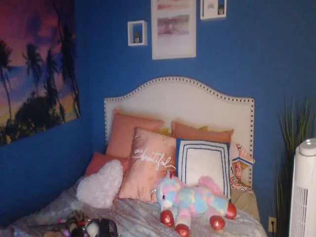 Live sex webcam photo for SnowWhiteXxxx #254254776