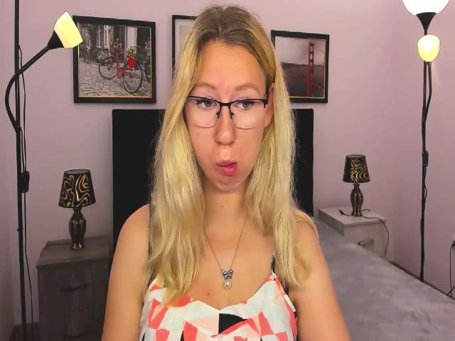 Live sex webcam photo for LizaSwan #253702733