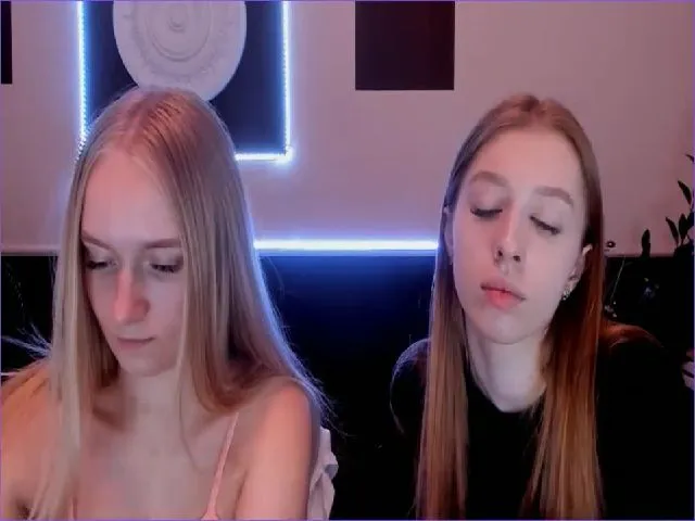 Live sex webcam photo for EmillyWillis #260636885