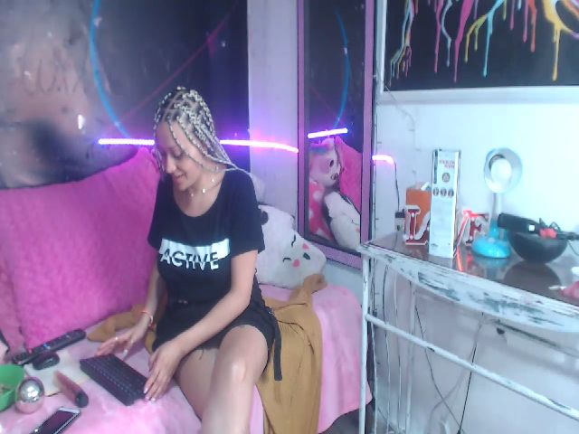 Live sex webcam photo for Emily_sweet2 #252915375