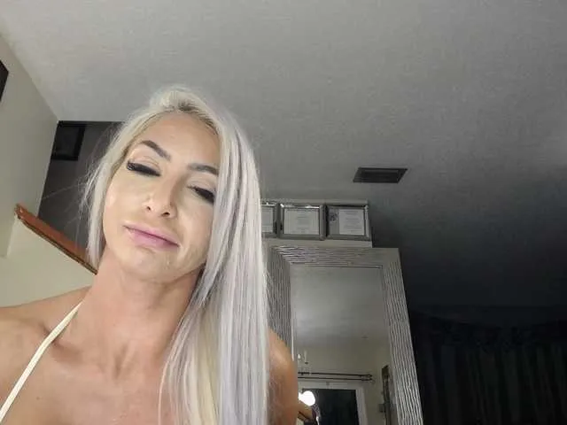 Live sex webcam photo for adrianna_fox #287953150