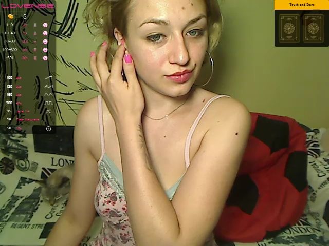 Live sex webcam photo for CatGirl01 #262541737