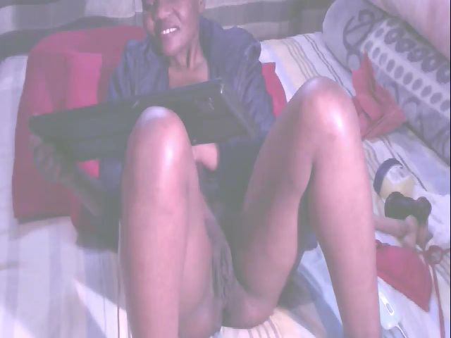 Live sex webcam photo for Sexybooty85 #257441565