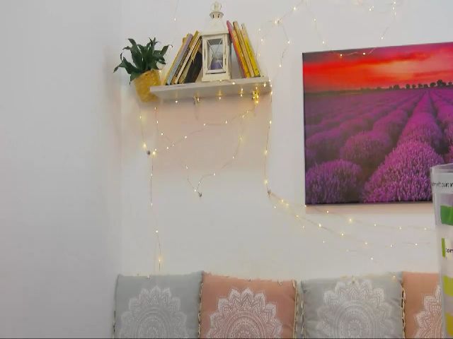 Live sex webcam photo for MaraW #257585989