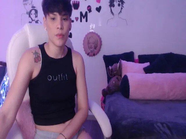 Live sex webcam photo for Laura_R23 #264379429