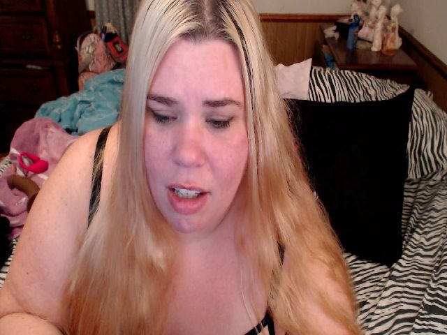 Live sex webcam photo for PlumpKittyKat #252472537