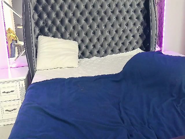 Live sex webcam photo for SashaMyLuv #263733991