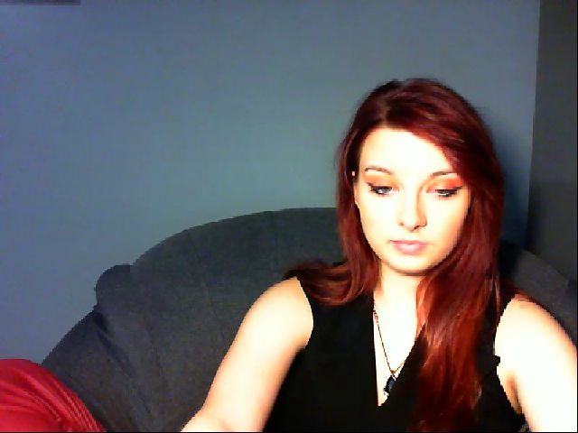 Live sex webcam photo for VirginLuna18 #264318989