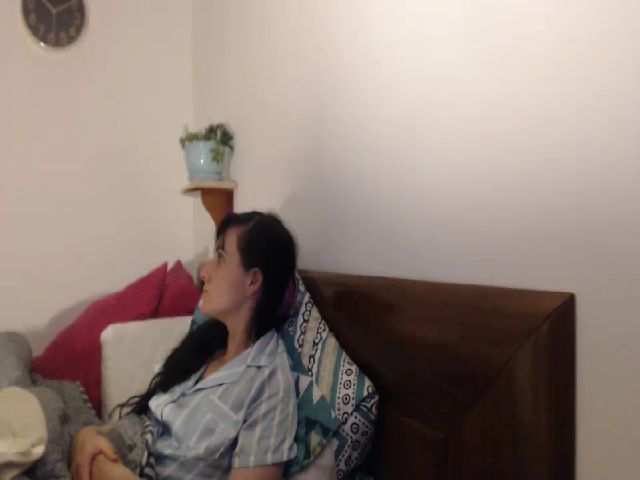 Live sex webcam photo for isabellazee2 #255208148