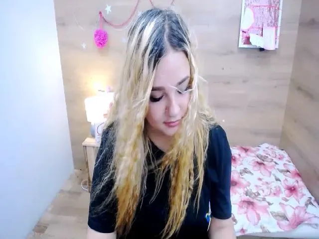 Live sex webcam photo for Cheryl_Sky #253695272