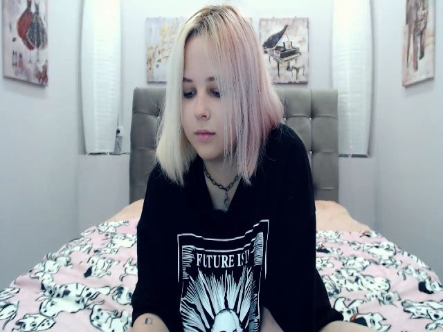 Live sex webcam photo for Helokit #259077357