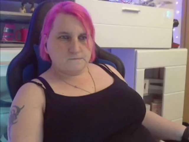 Live sex webcam photo for DrachenLady39 #241392599