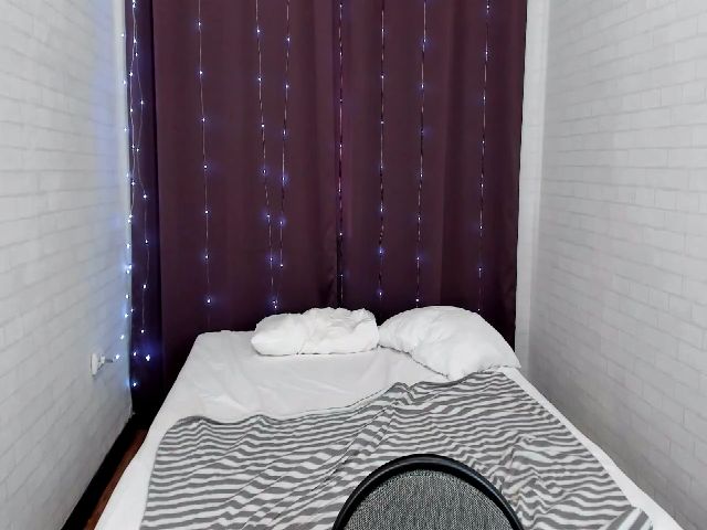 Live sex webcam photo for Suck_Doll #261783918