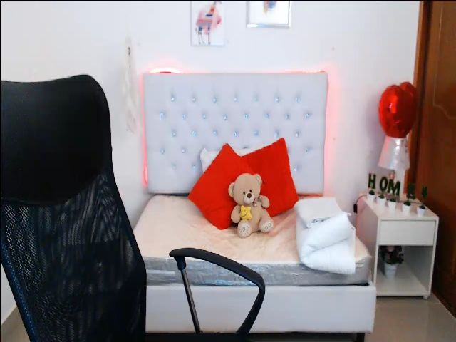 Live sex webcam photo for Antonella_lpz #254340846