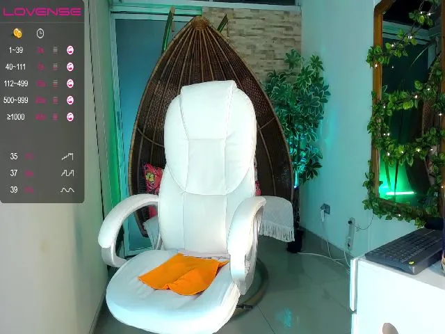 Live sex webcam photo for AiriKim #253983753